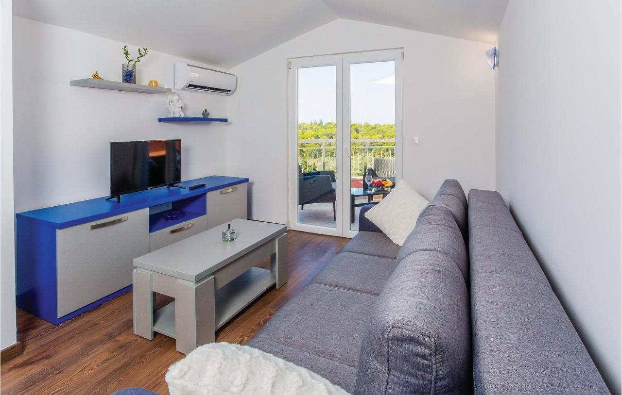 Amazing Apartment In Makarska With Wifi 외부 사진